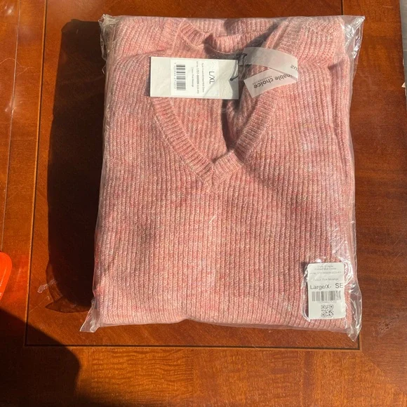 V-neck Knitted Midi Dress European brand NOT FOR SALE - Picture 5 of 9